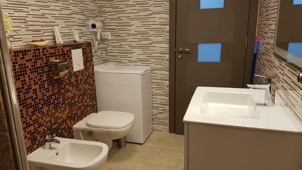 Tina Apartament 2 Craiova Buitenkant foto